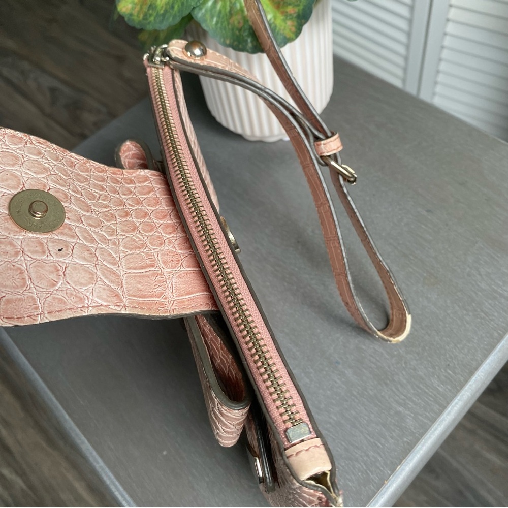 Y2K Guess Pink Croc Bow Wristlet - Picture 6 of 7
